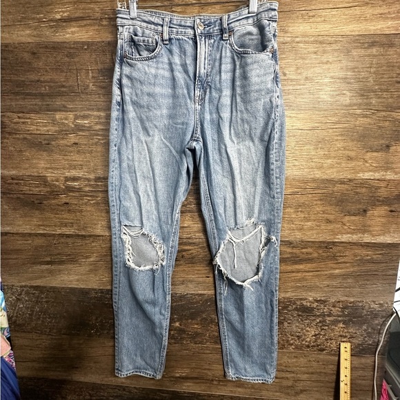 American Eagle Outfitters Blue Straight Leg Distressed Mom Jeans 8 Long - Picture 1 of 8
